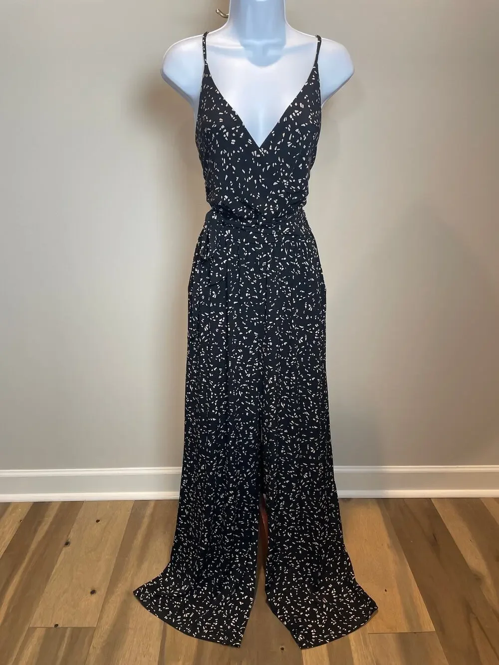 Kaileigh Size M Black Jumpsuit V‑Neck Adjustable Straps Tie Waist Wide Leg